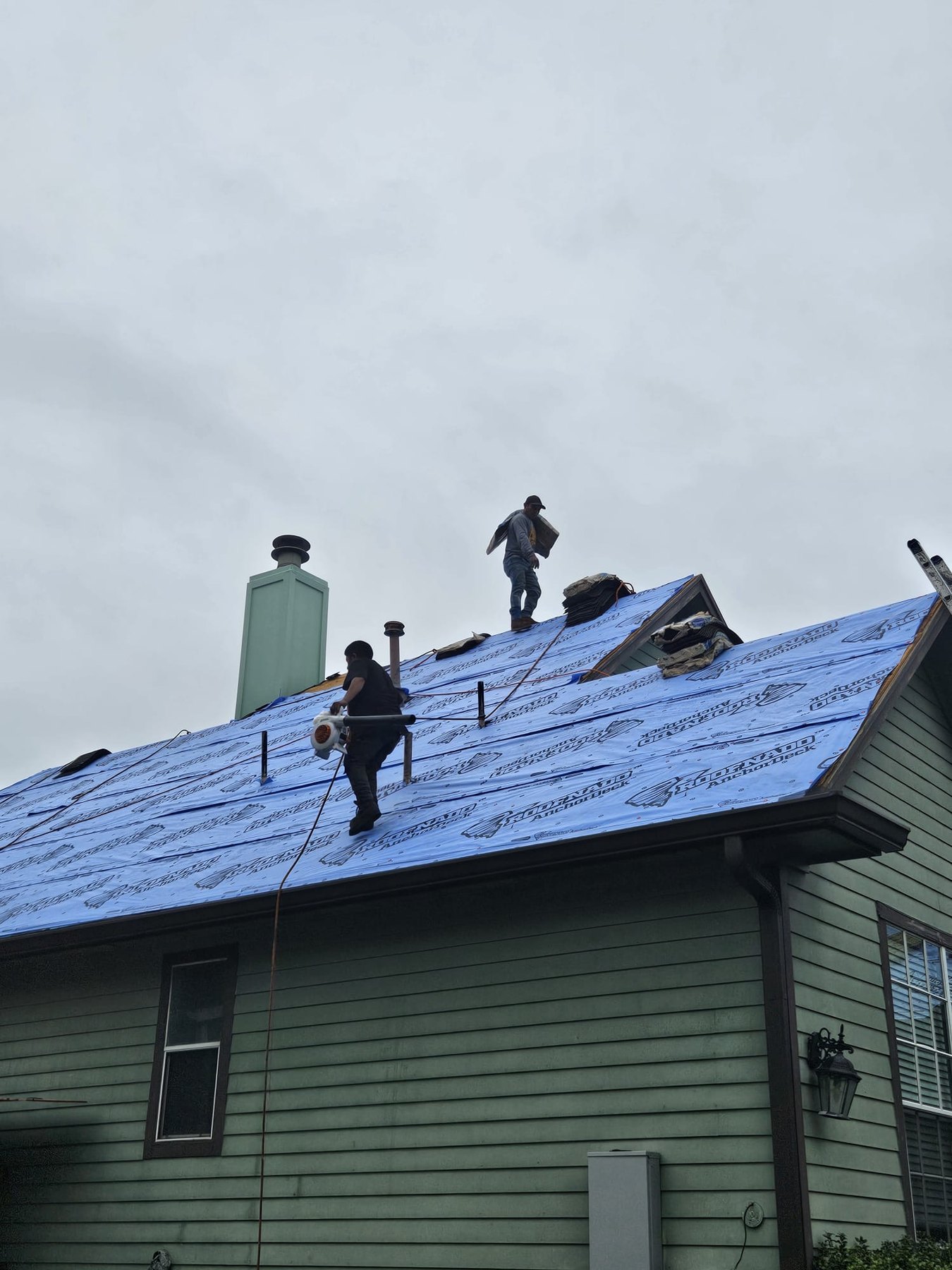 Roof underlayment installation
